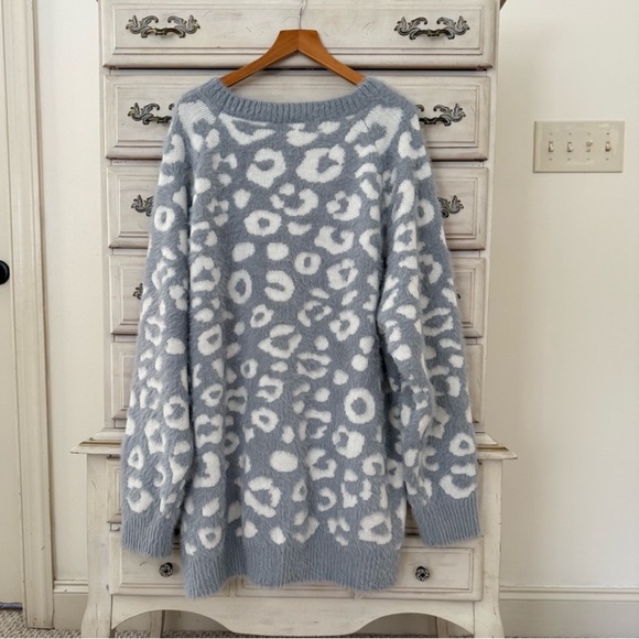 Oversized Soft Leopard Sweater - Picture 2 of 4